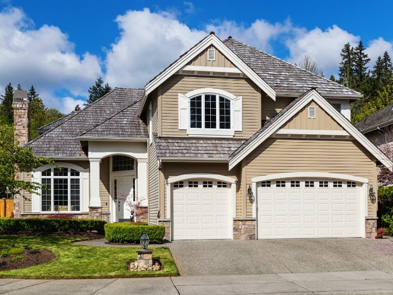 Home that uses a lot of energy and is interesting in lowering energy bill